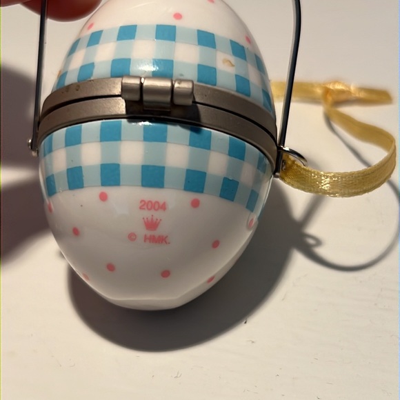 2004 Hallmark Easter egg Ornament - Picture 3 of 3